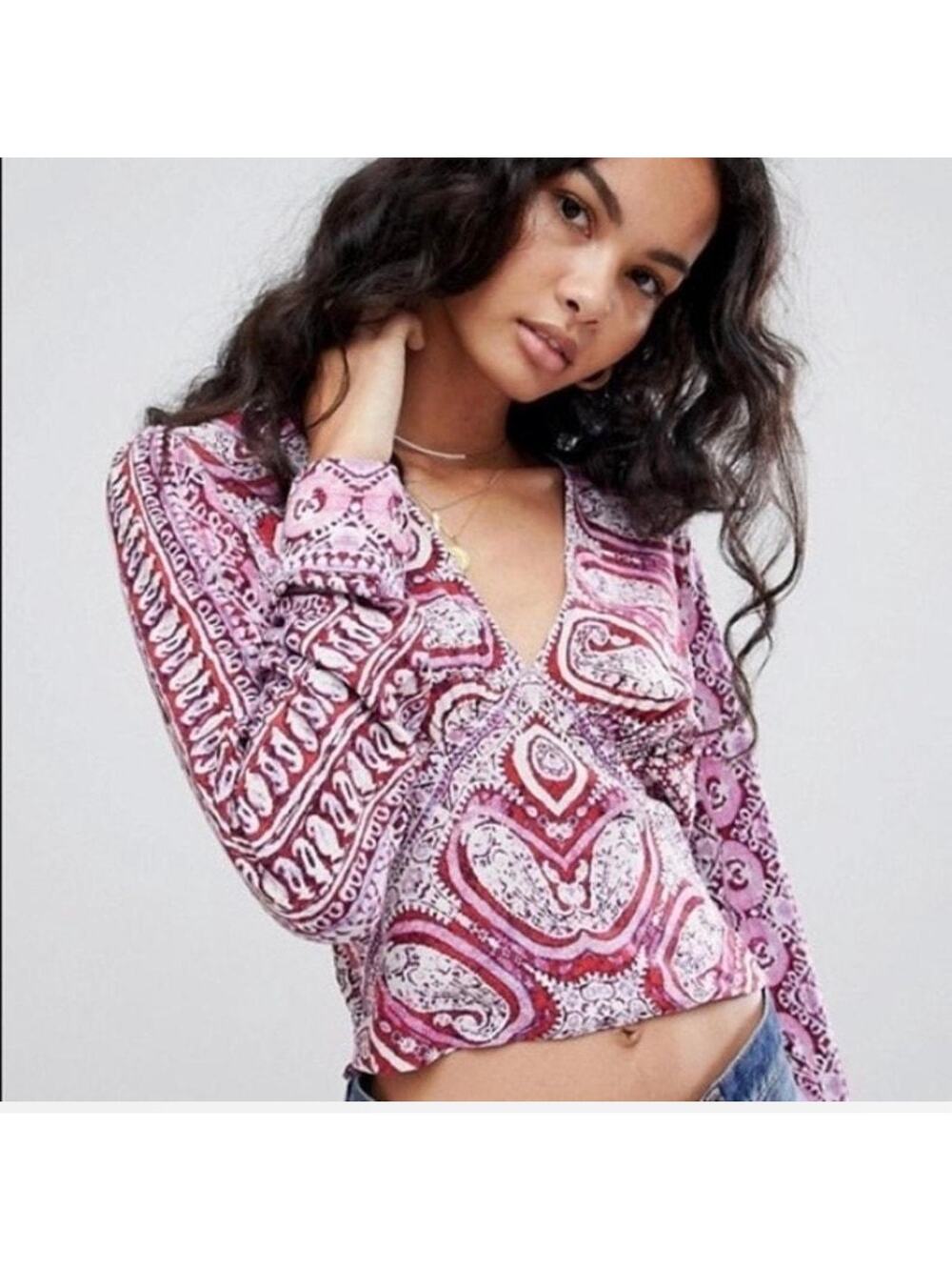 Free People Long Sleeve Crop Top Pink Paisley V-Neck Boho 70s Retro Style S